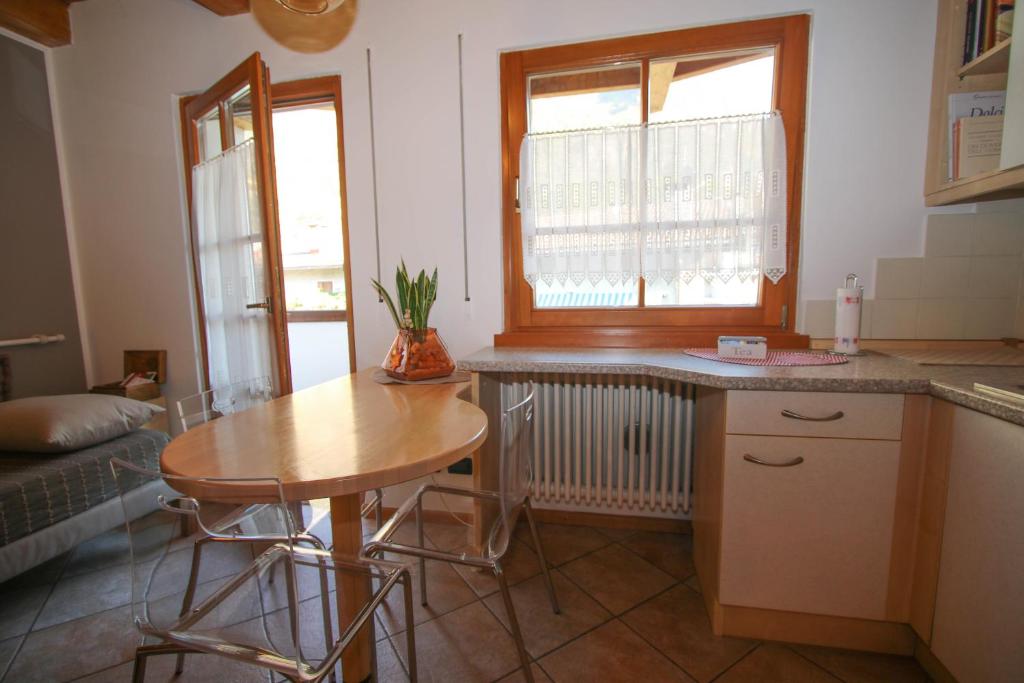 Kuchyň nebo kuchyňský kout v ubytování Home White
