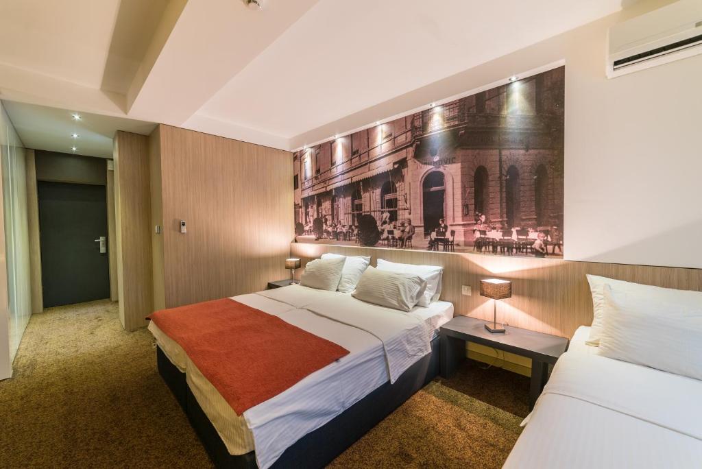 Postel nebo postele na pokoji v ubytování City Hotel Mostar