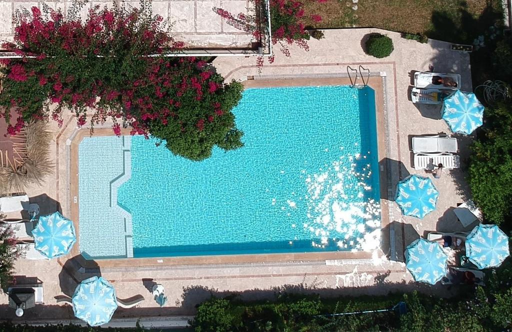 Bazén v ubytování Tuncer Garden Hotel nebo v jeho okolí