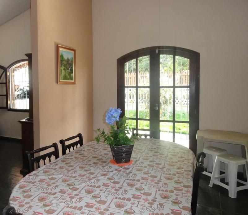  Casa em Maranduba - Ubatuba - 10 pessoas - 100m da praia