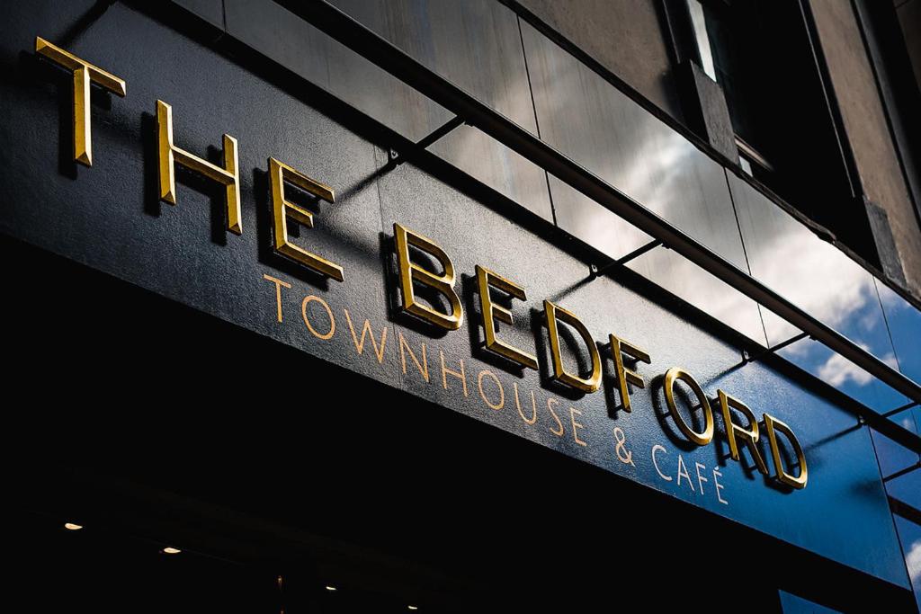 The Bedford Townhouseに飾ってある許可証、賞状、看板またはその他の書類