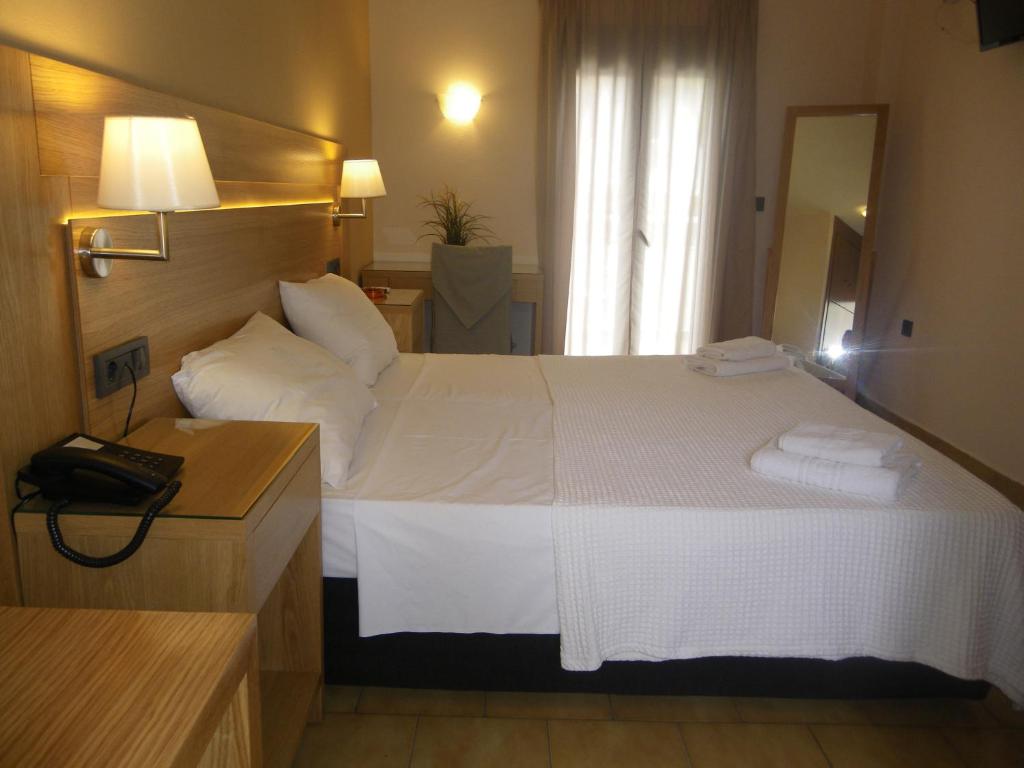Postel nebo postele na pokoji v ubytování Byzance Hotel