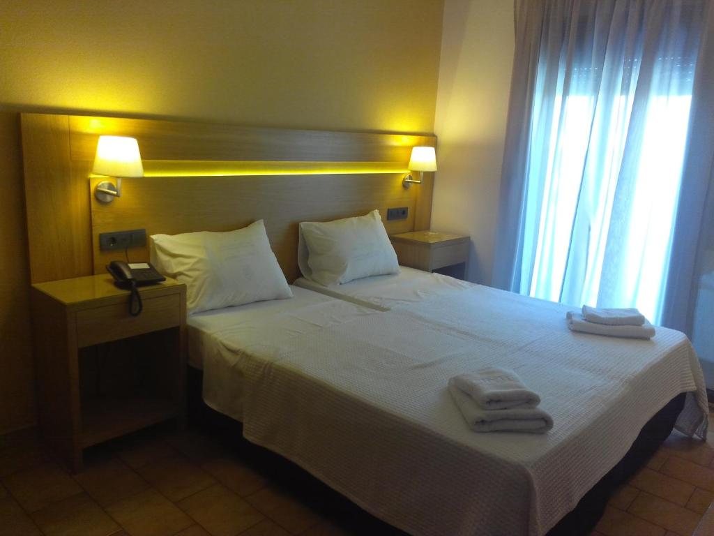 Postel nebo postele na pokoji v ubytování Byzance Hotel