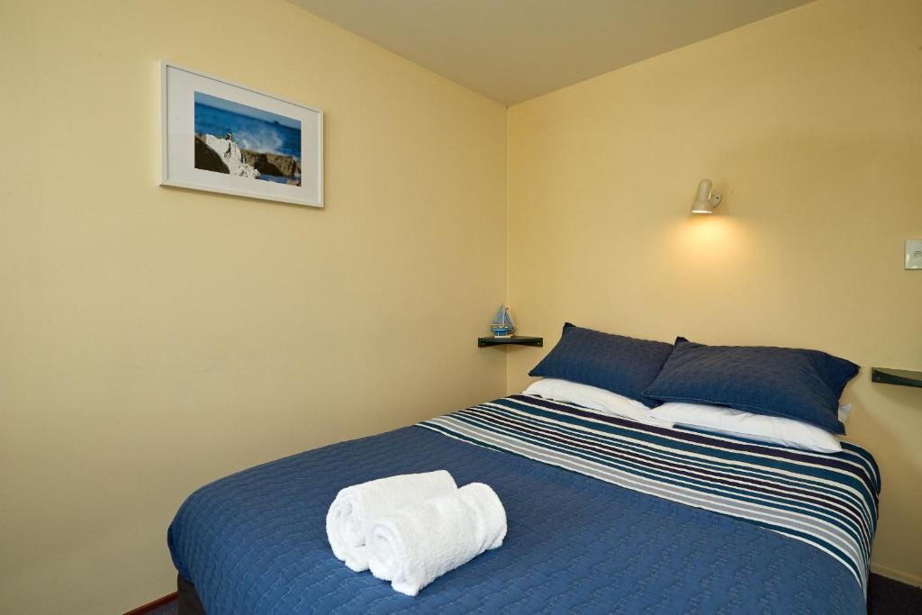 Postel nebo postele na pokoji v ubytování Sails Motel
