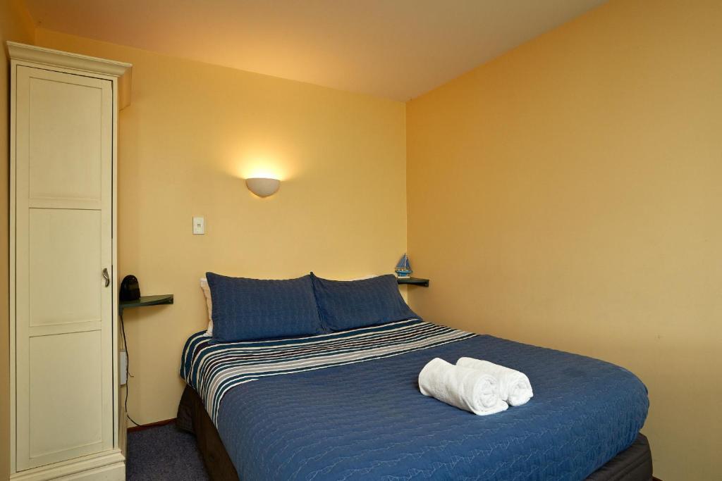 Postel nebo postele na pokoji v ubytování Sails Motel