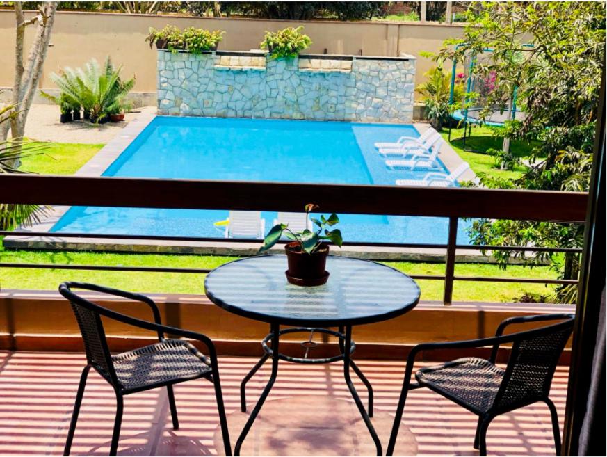 Bazén v ubytování Hotel Campo & Leña nebo v jeho okolí