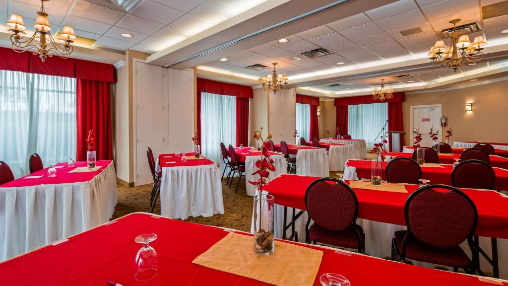 Restaurace v ubytování Best Western Plus Regency Inn and Conference Centre