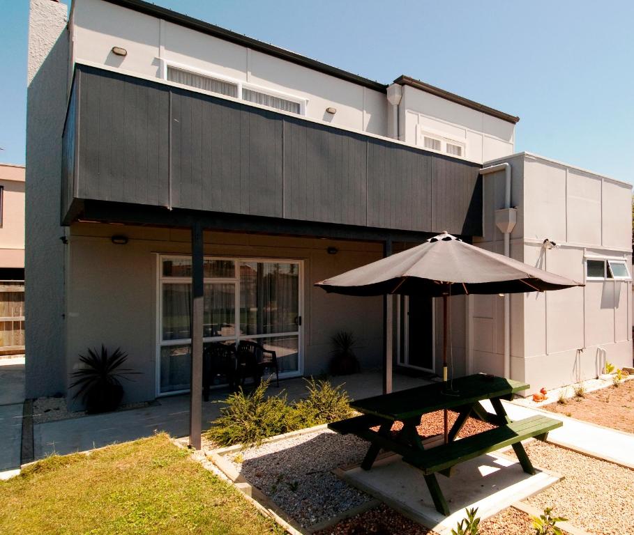 Marineland Beachfront Accommodation - Resim 4