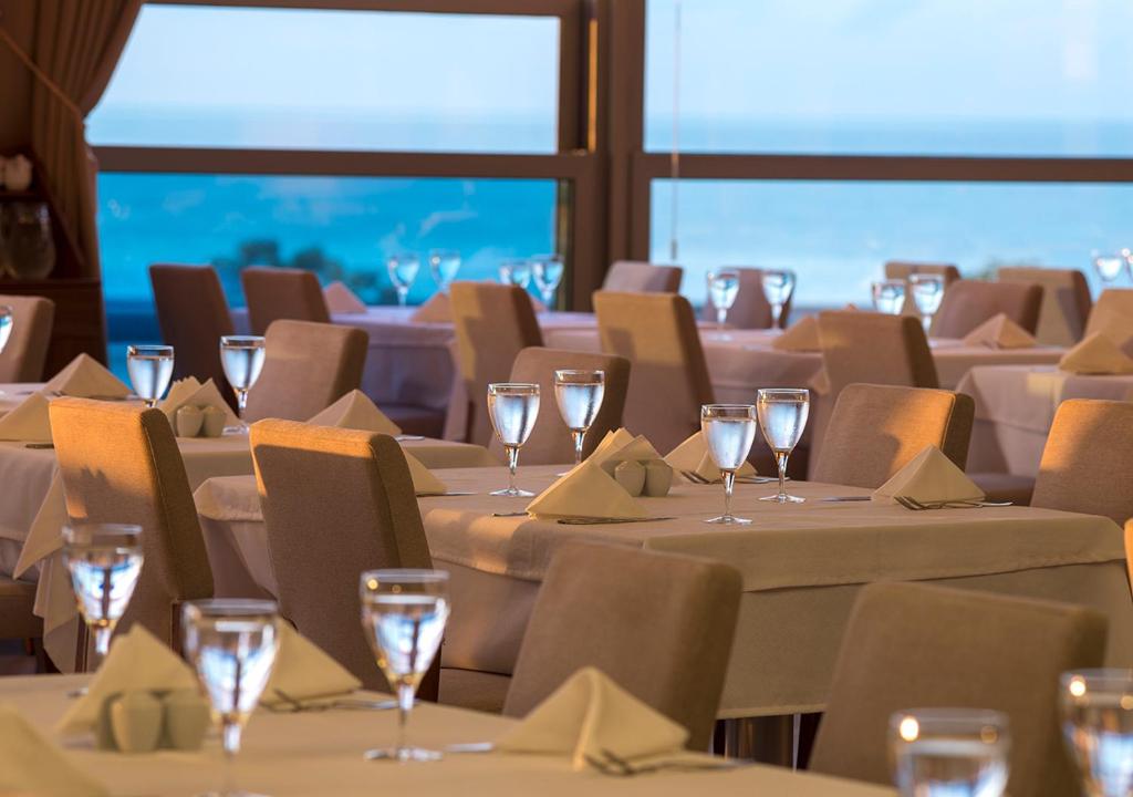 Restaurace v ubytování Ramada Plaza by Wyndham Rize