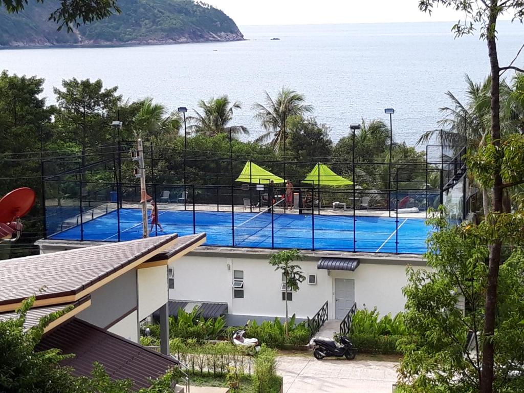 Bazén v ubytování Padel Phangan Suite nebo v jeho okolí