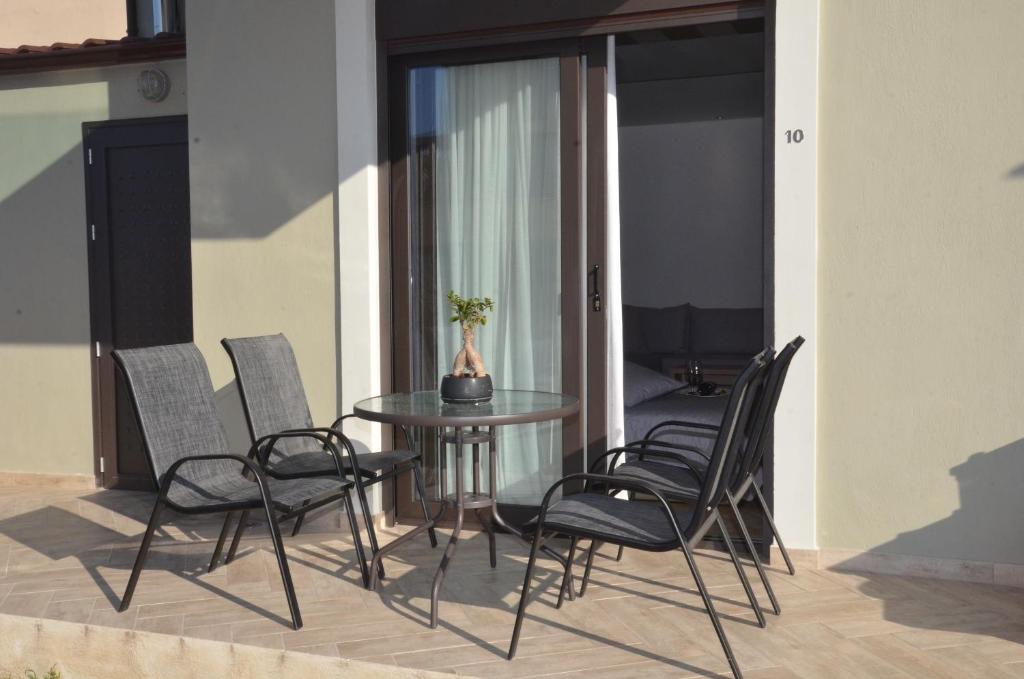 12 DOORS APARTMENTS - Superior Quadruple Room