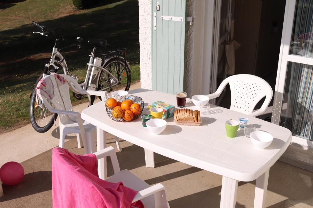 Village Vacances de Chantonnay - Two-Bedroom Cottage (6 Adults)