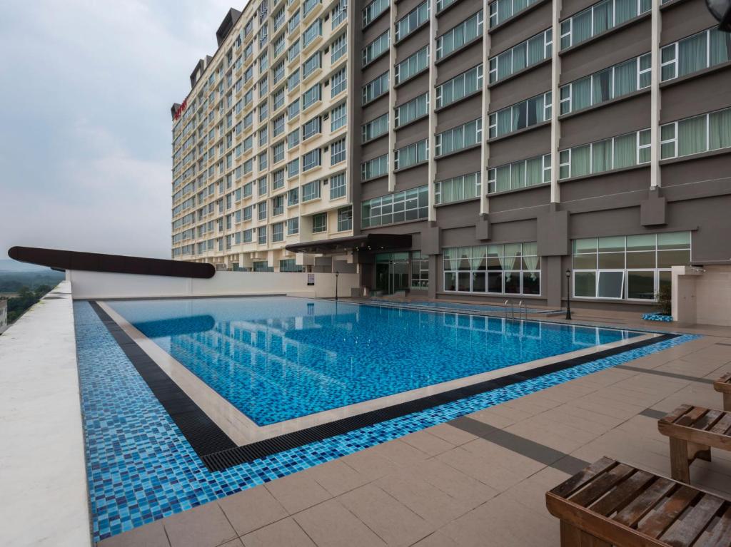 Bazén v ubytování Hotel Holmes Gp nebo v jeho okolí