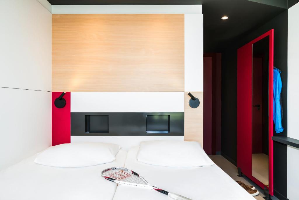 Postel nebo postele na pokoji v ubytování ibis Budget Knokke