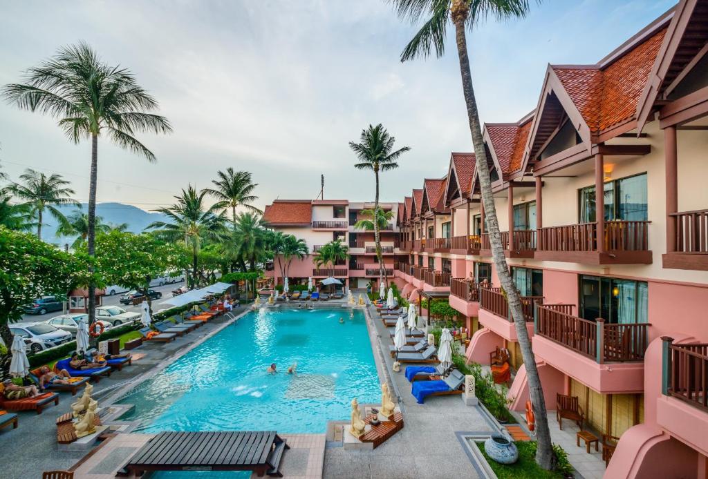 Bazén v ubytování Seaview Patong Hotel - SHA Plus nebo v jeho okolí