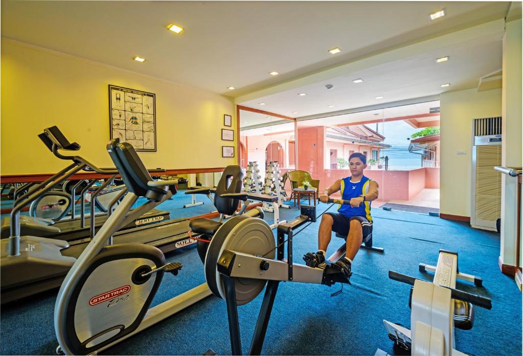 Fitness centrum a/nebo fitness zařízení v ubytování Seaview Patong Hotel - SHA Plus