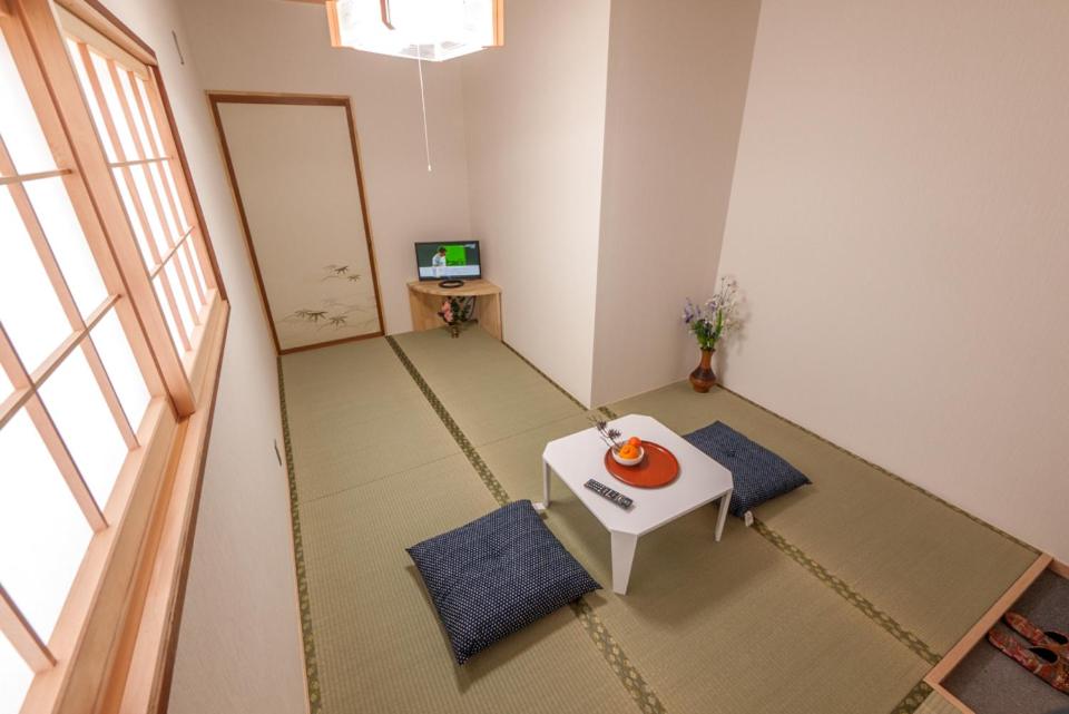 Posezení v ubytování 金剛寺 宿坊 成穂院