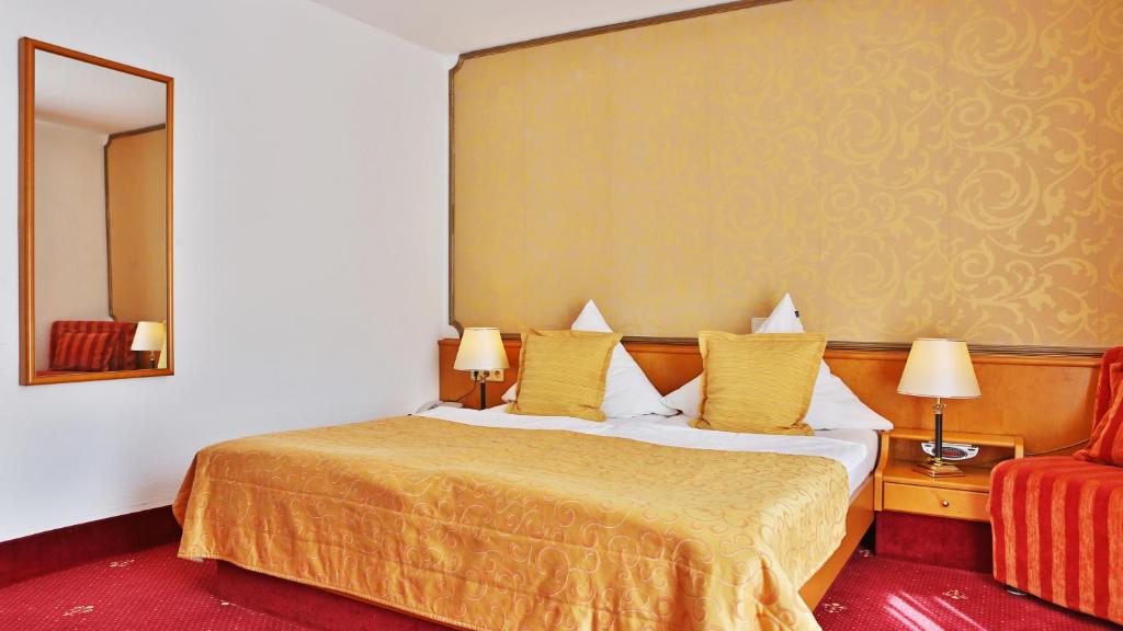 Postel nebo postele na pokoji v ubytování Hotel Neckarlux