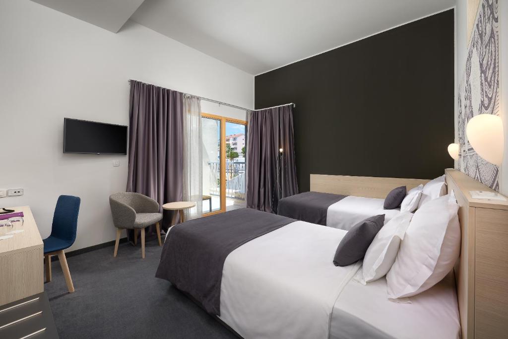 Posteľ alebo postele v izbe v ubytovaní Hotel Salona Palace