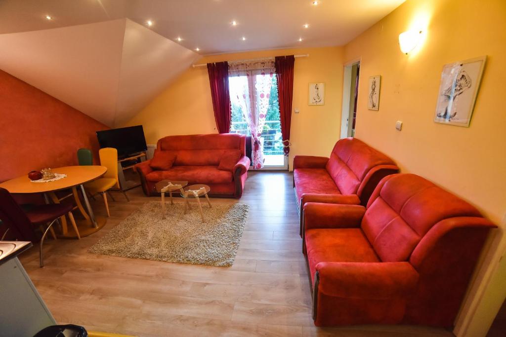 Apartments Blue House - Two-Bedroom Apartment With Terrace