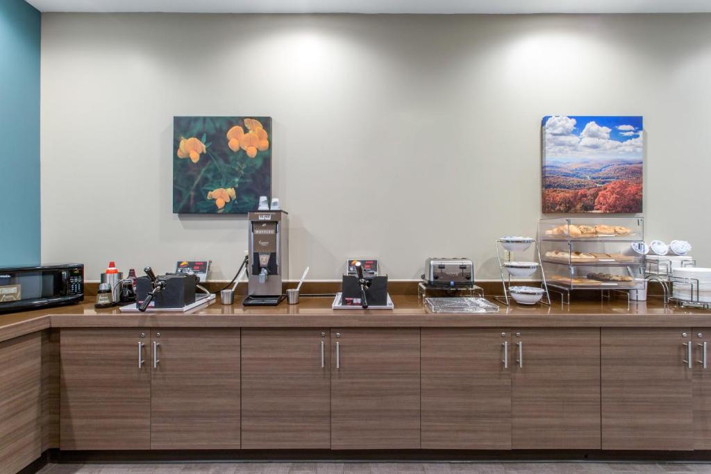 a counter in a room with aasteryasteryasteryasteryasteryasteryasteryasteryastery at Sleep Inn & Suites Monroe - Woodbury in Monroe