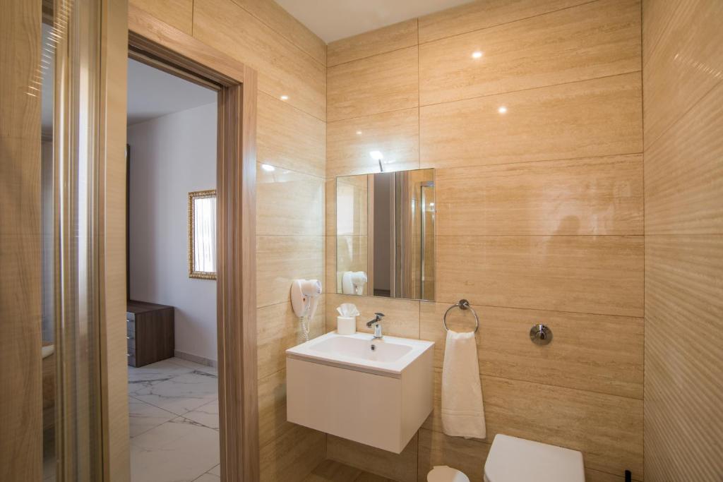 The Sea-Bank Villa Apartments - 14