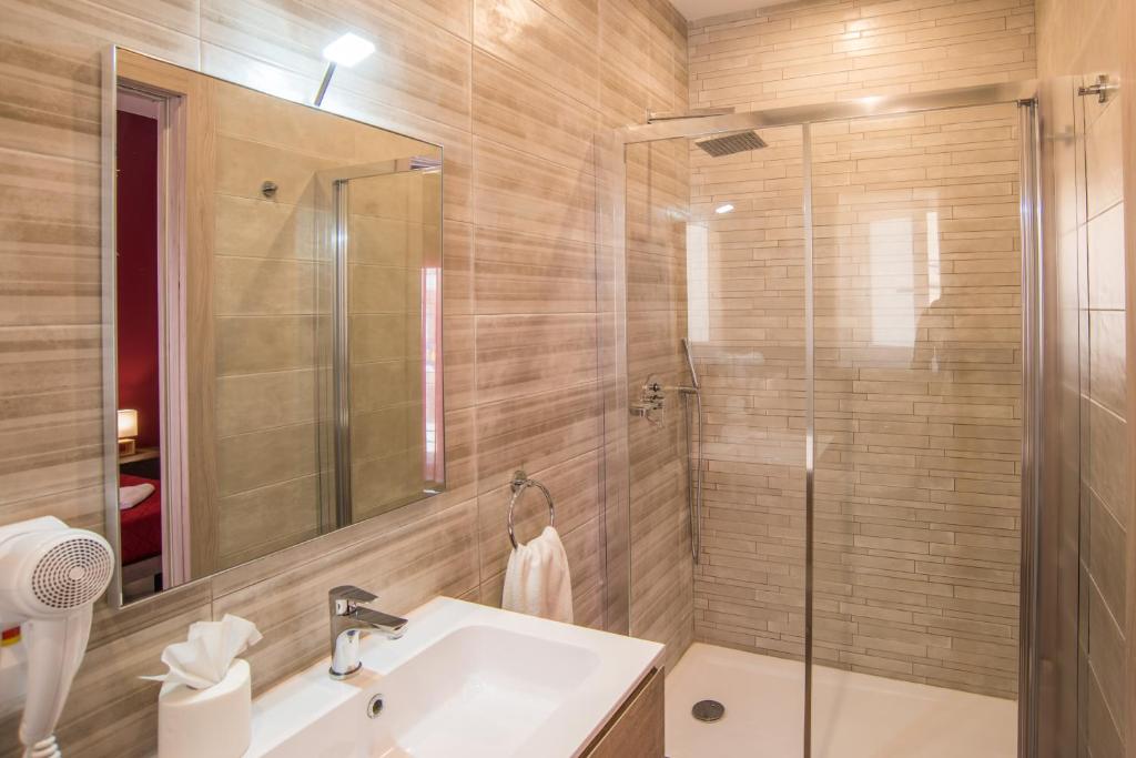 The Sea-Bank Villa Apartments - 12