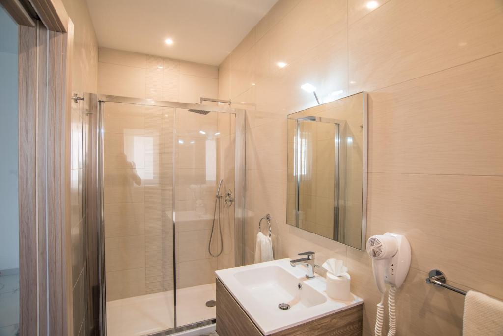 The Sea-Bank Villa Apartments - 10