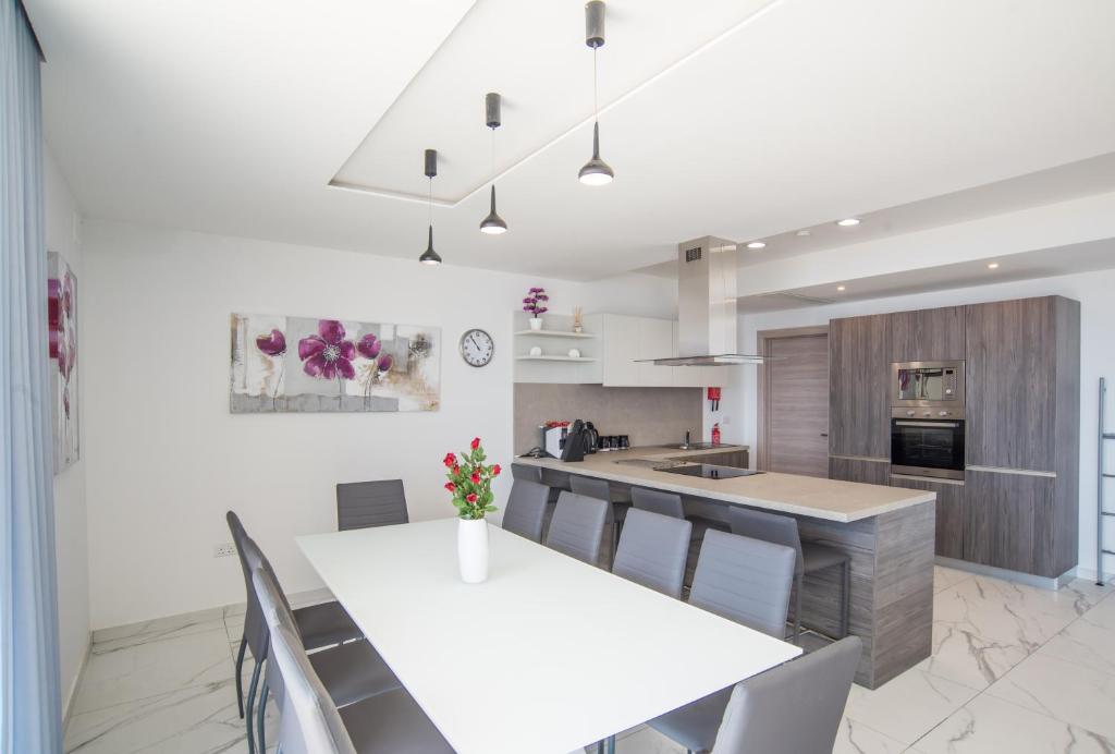 The Sea-Bank Villa Apartments - 6