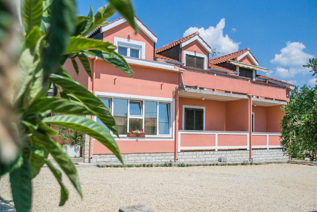 Budova, v ktorej sa apartmán nachádza