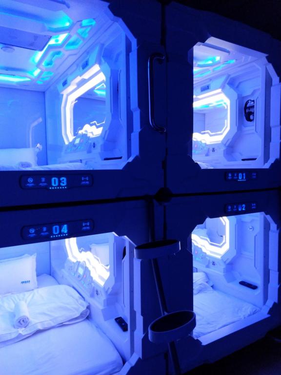 Postel nebo postele na pokoji v ubytování Space Hotel @ Chinatown Kuala Lumpur
