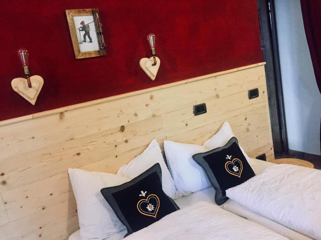 A bed or beds in a room at Casa Benassi ,Room&Suite , con piscina