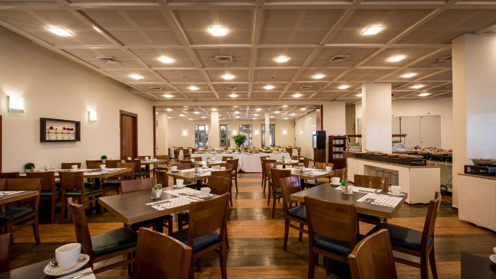Restaurace v ubytování C Hotel Neve Ilan