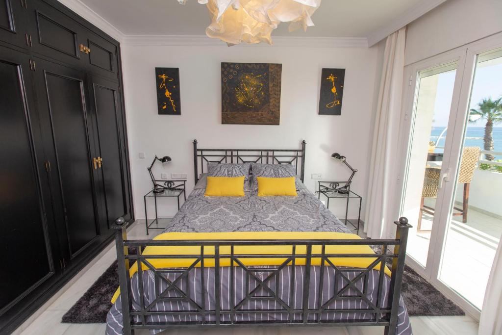 Posedenie v ubytovaní Villa Venecia, Apartamento de Lujo en 1º línea de playa + parking