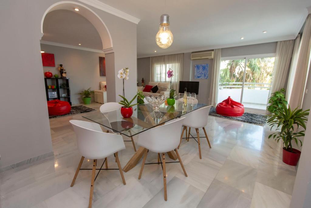 Posedenie v ubytovaní Villa Venecia, Apartamento de Lujo en 1º línea de playa + parking