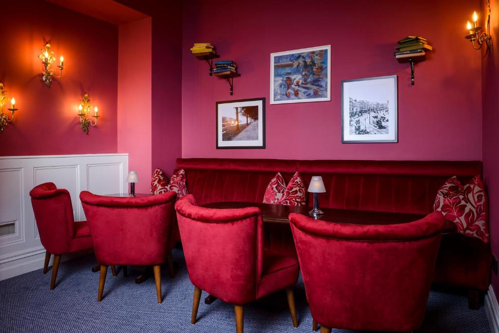 Posezení v ubytování The Metropole Hotel Cork