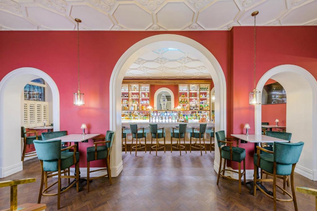Posezení v ubytování The Metropole Hotel Cork