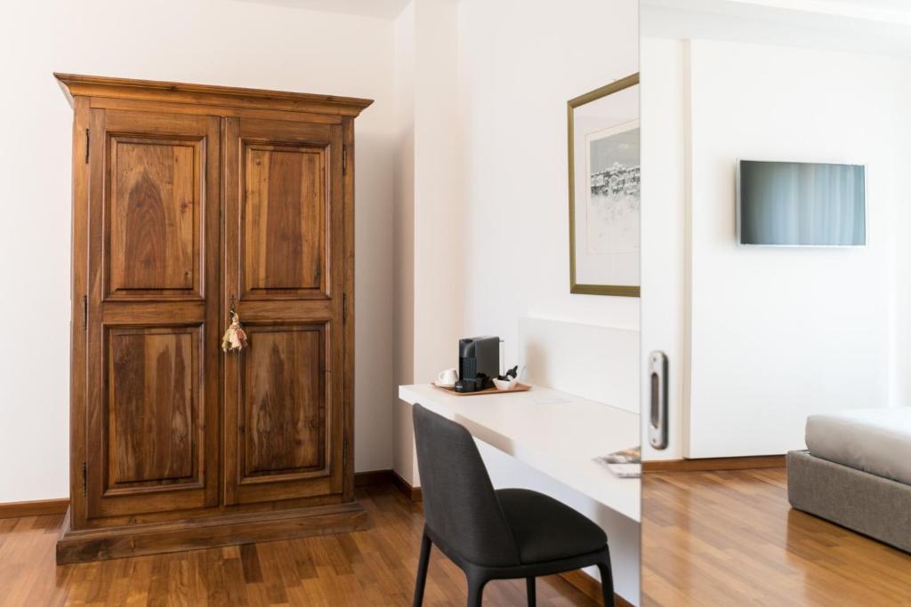 A television and/or entertainment centre at Corte livia Room & Breakfast