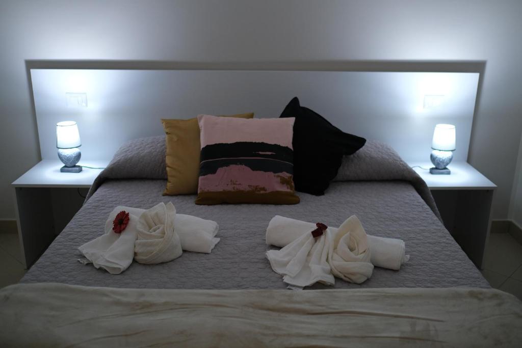 Łóżko lub łóżka w pokoju w obiekcie Hoa Suites