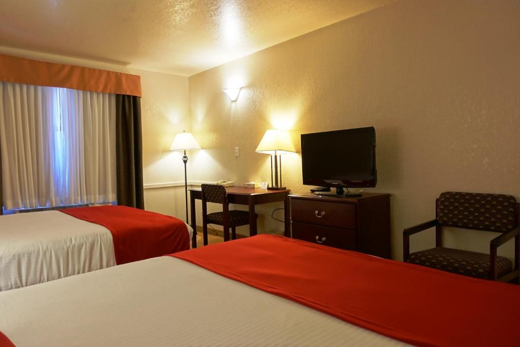 Postel nebo postele na pokoji v ubytování Gold Circle Inn