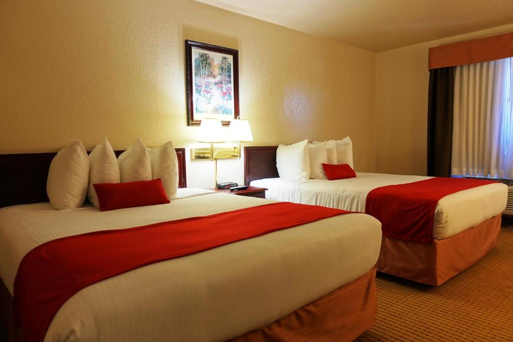 Postel nebo postele na pokoji v ubytování Gold Circle Inn