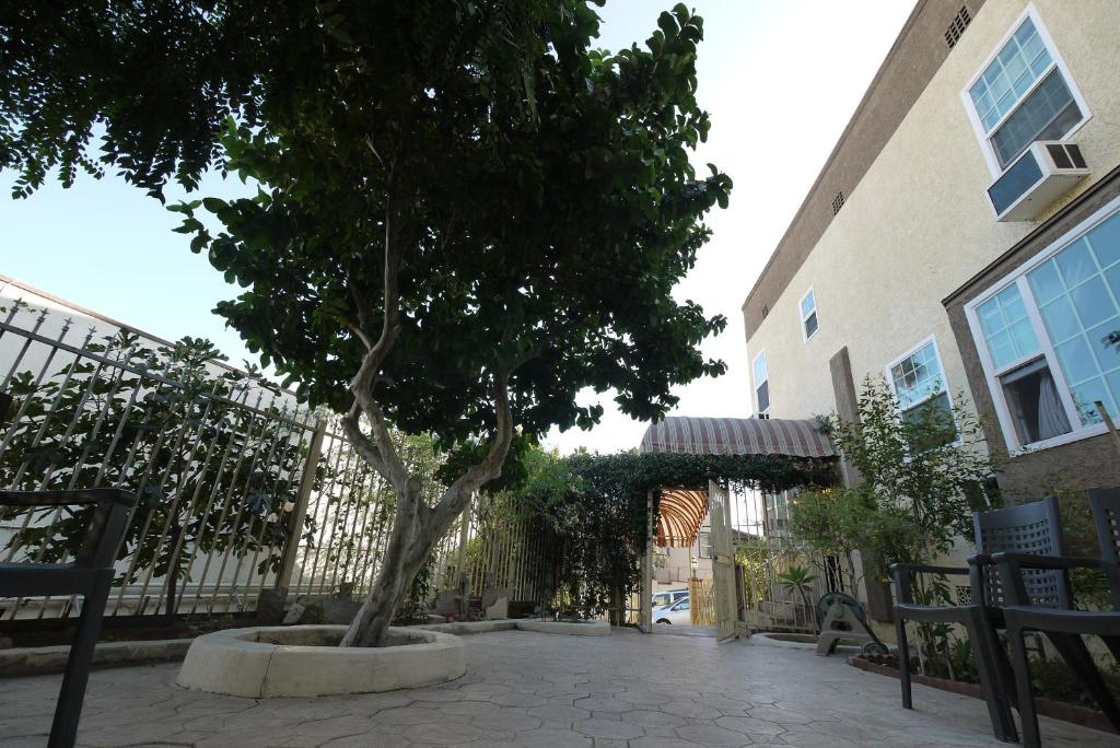 Trylon Hotel - Hollywood photo