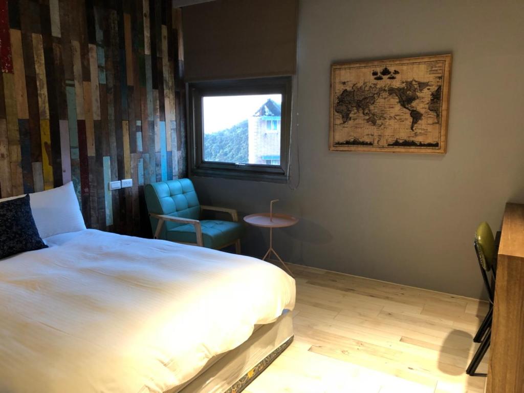 Postel nebo postele na pokoji v ubytování Jiufen HappyLand B&B