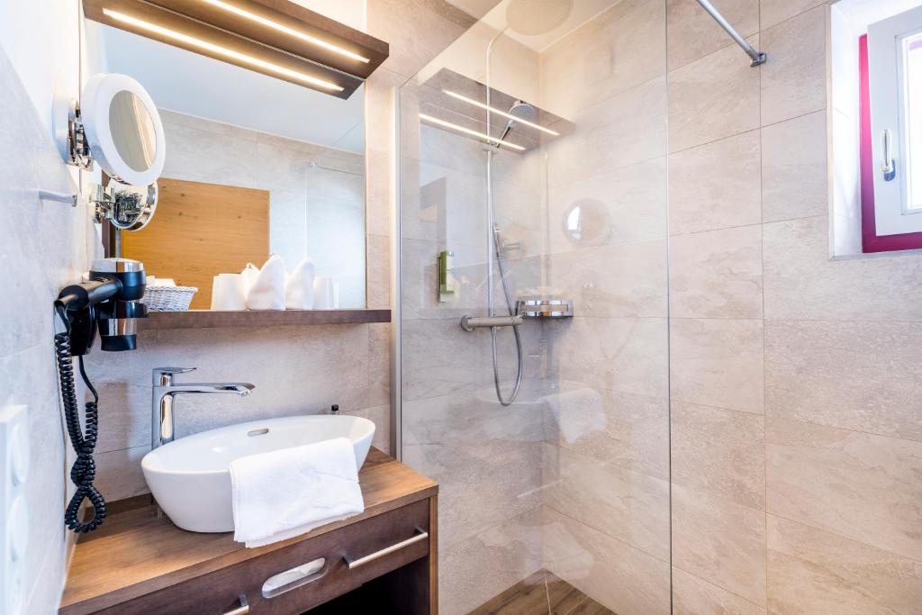 Koupelna v ubytování Hotel Alpenland