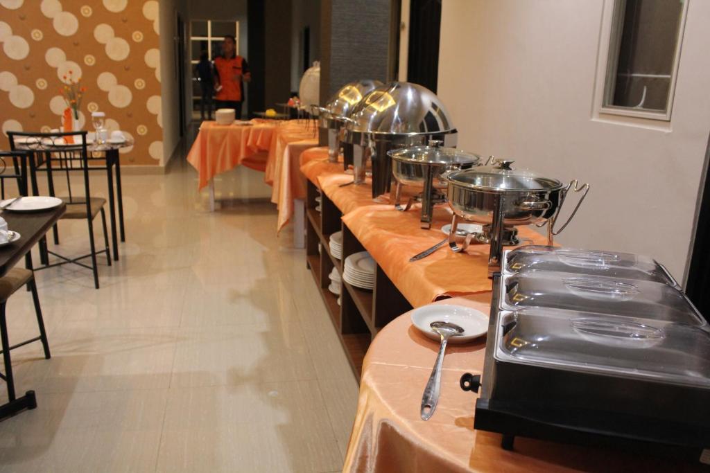 Restaurace v ubytování Mel's Inn Manado