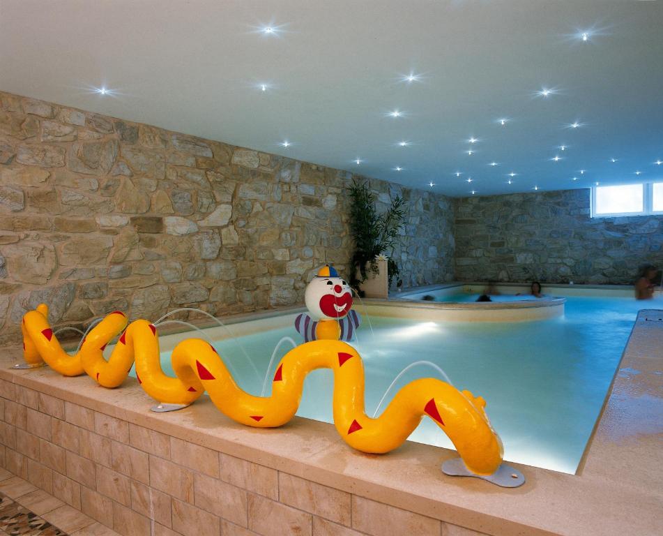 Basen w obiekcie Hotel Bella Italia lub w pobliżu