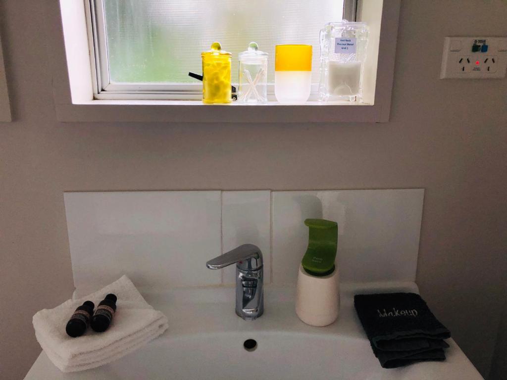 Red Rock Thermal Motel - Mineral Pool - Resim 29