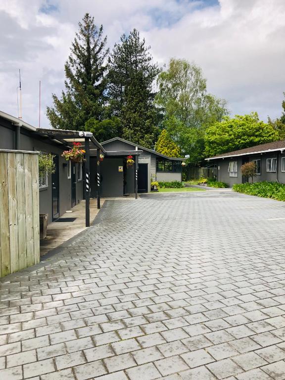 Red Rock Thermal Motel - Mineral Pool - Resim 42