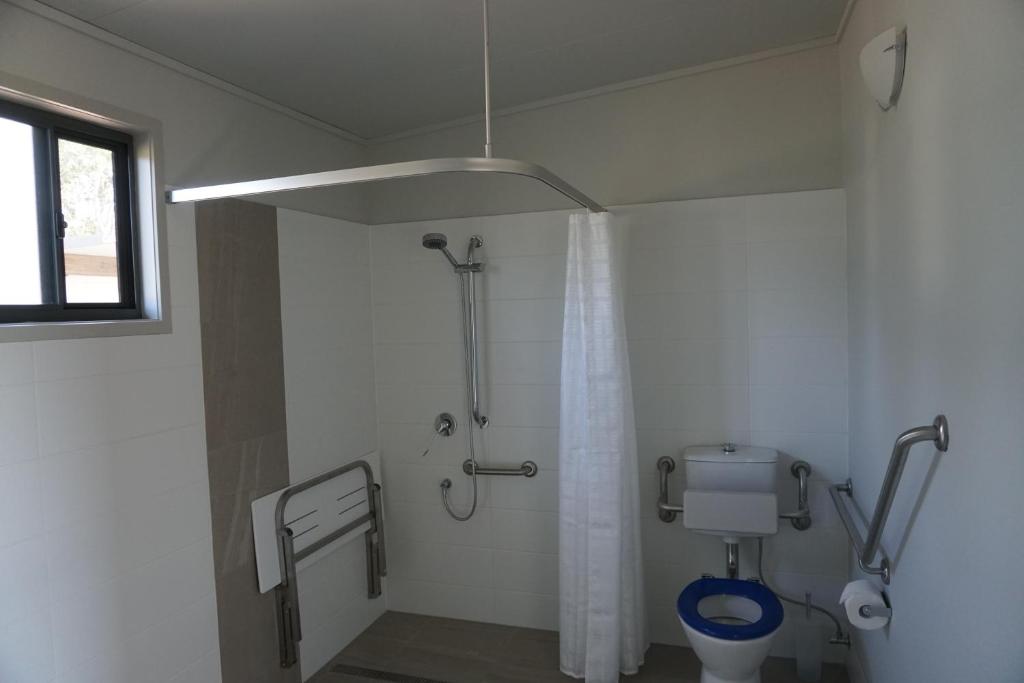 Narangba Motel (formerly Brisbane North B&B and Winery) - Salle Double - Accès Au Handicap