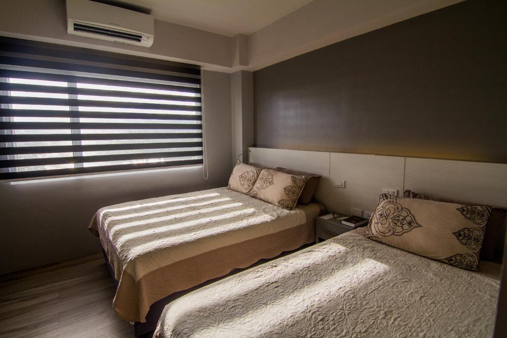 Postel nebo postele na pokoji v ubytování Cebu Hotel Plus